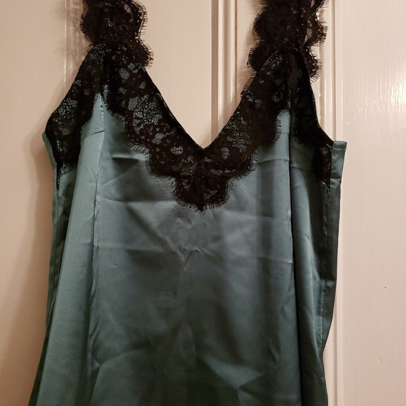 💛🐝SALE💛🐝 GREEN LACE SATIN CAMI✴✴ - Picture 5 of 6